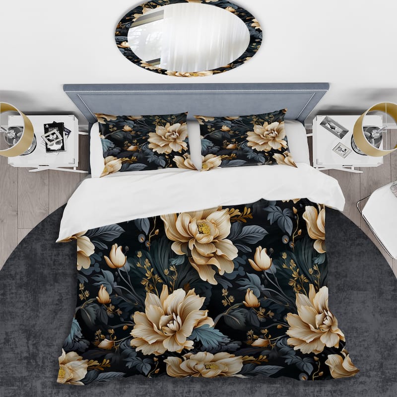 Designart "Blue And White Victorian Flower Elegance II" Blue cottage